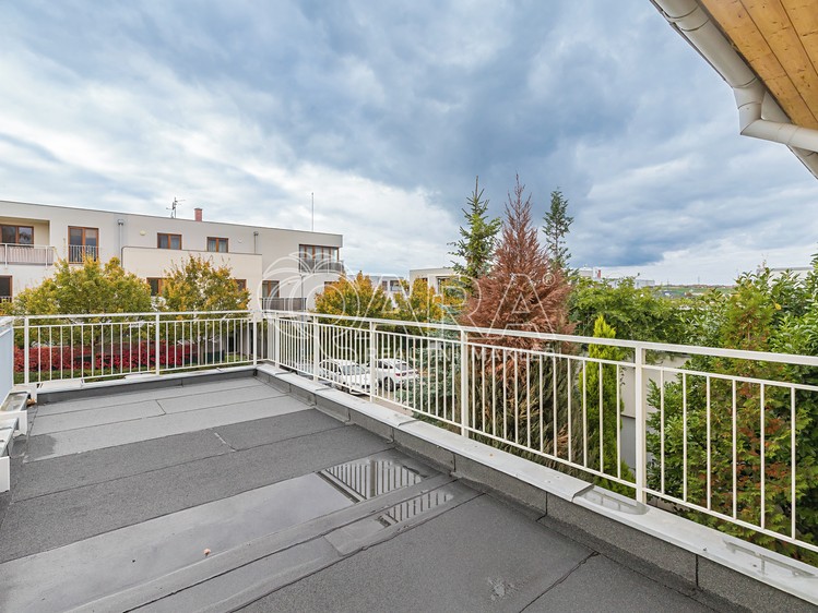 Prodej rodinného domu 162 m², pozemek 318 m² - foto 8
