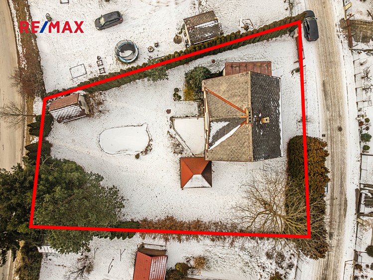 Prodej rodinného domu 292 m², pozemek 990 m² - foto 2