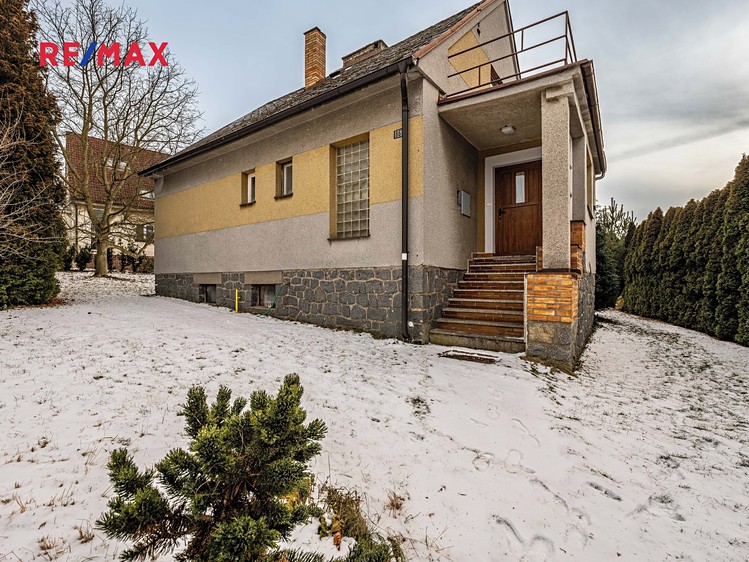 Prodej rodinného domu 292 m², pozemek 990 m² - foto 8