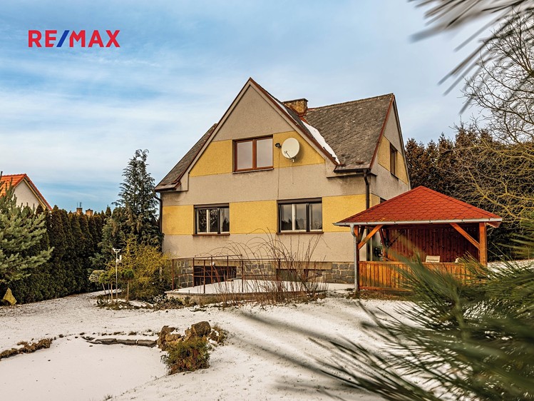 Prodej rodinného domu 292 m², pozemek 990 m² - foto 6