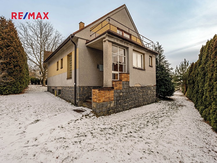 Prodej rodinného domu 292 m², pozemek 990 m² - foto 7