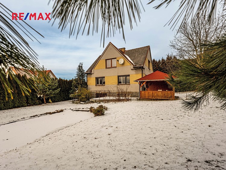 Prodej rodinného domu 292 m², pozemek 990 m² - foto 5