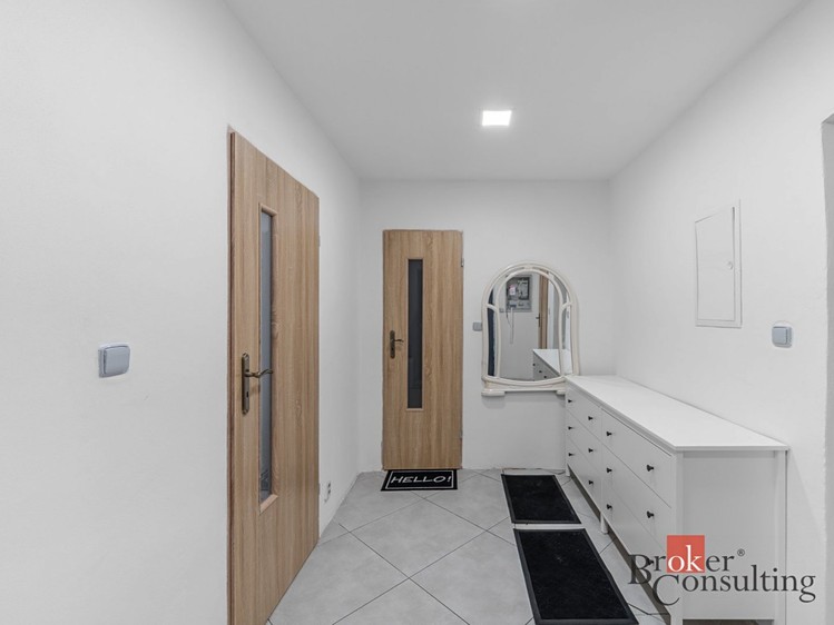 Prodej rodinného domu 180 m², pozemek 1 625 m² - foto 2