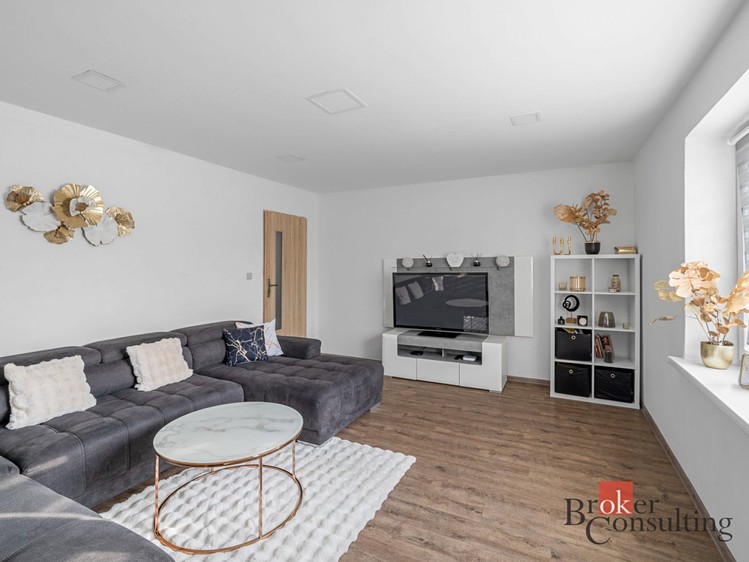 Prodej rodinného domu 180 m², pozemek 1 625 m² - foto 1