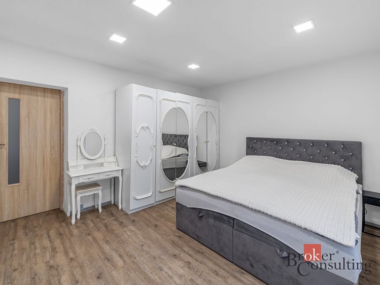 Prodej rodinného domu 180 m², pozemek 1 625 m² - foto 7