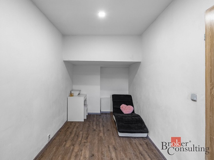 Prodej rodinného domu 180 m², pozemek 1 625 m² - foto 6