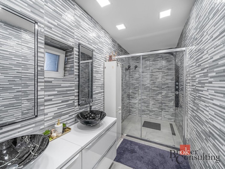 Prodej rodinného domu 180 m², pozemek 1 625 m² - foto 8