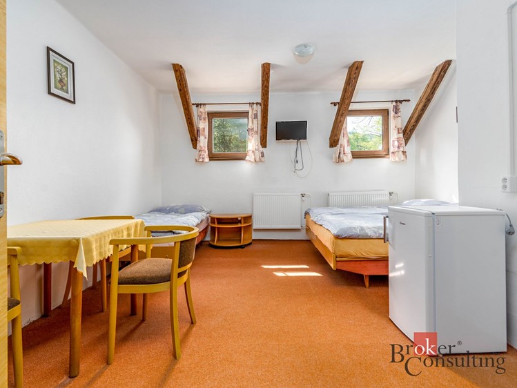 Prodej rodinného domu 620 m², pozemek 1 366 m² - foto 3