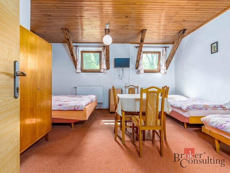 Prodej rodinného domu 620 m², pozemek 1 366 m² - foto 8