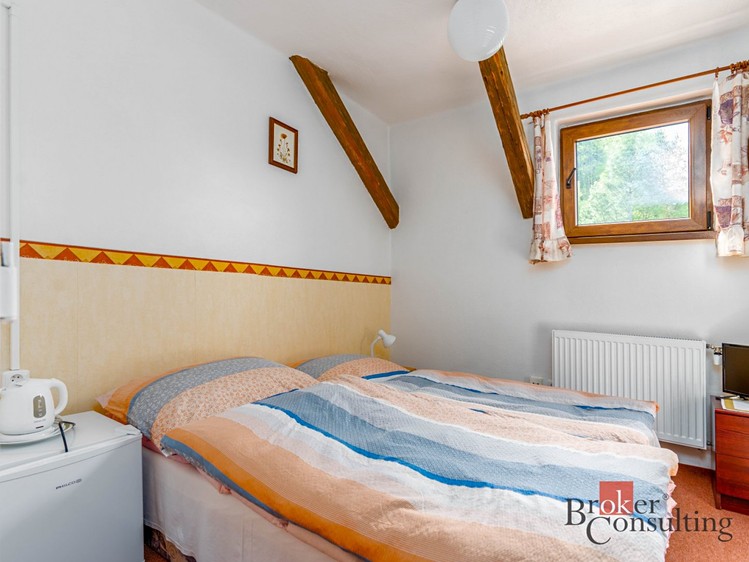 Prodej rodinného domu 620 m², pozemek 1 366 m² - foto 7