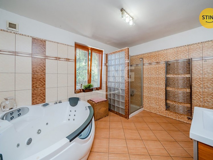 Prodej rodinného domu 262 m², pozemek 715 m² - foto 4