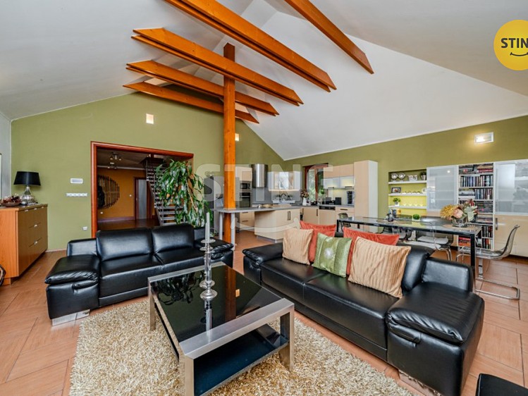 Prodej rodinného domu 262 m², pozemek 715 m² - foto 5