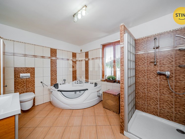 Prodej rodinného domu 262 m², pozemek 715 m² - foto 7