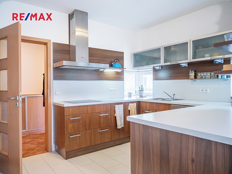 Prodej rodinného domu 129 m², pozemek 654 m² - foto 2