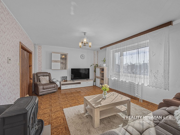 Prodej  rodinného domu 293 m², pozemek 775 m² - foto 4