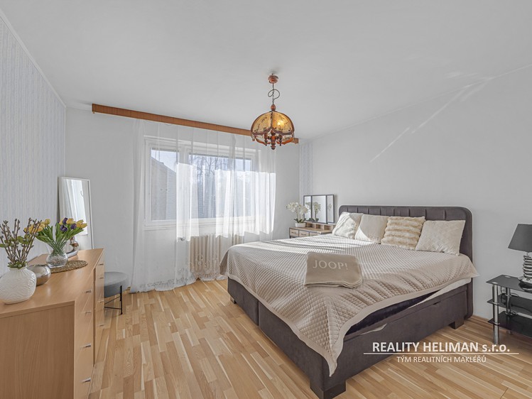 Prodej  rodinného domu 293 m², pozemek 775 m² - foto 7