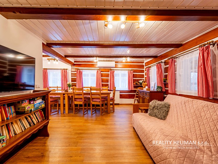 Prodej rodinného domu 250 m², pozemek 3 111 m² - foto 2