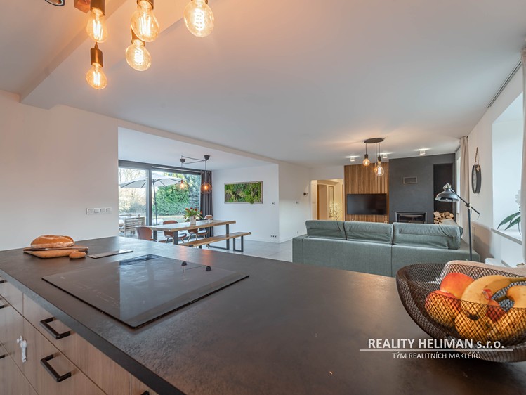 Prodej  rodinného domu 260 m², pozemek 5 558 m² - foto 4