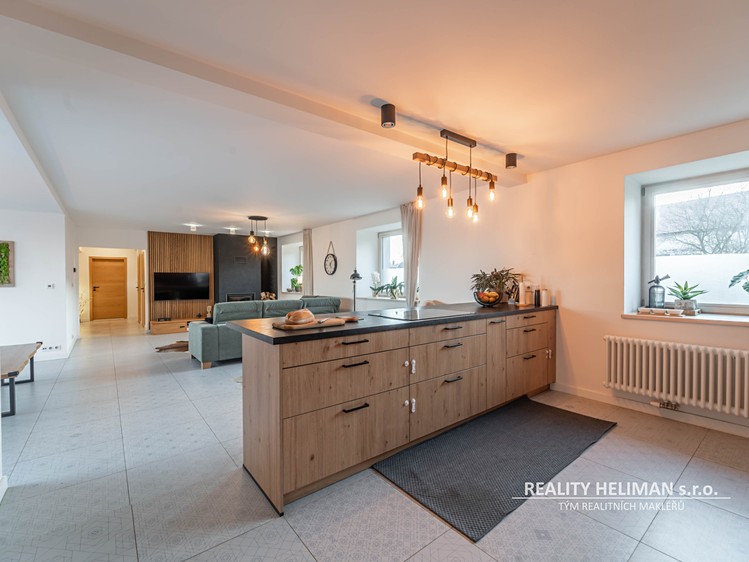 Prodej  rodinného domu 260 m², pozemek 5 558 m² - foto 3