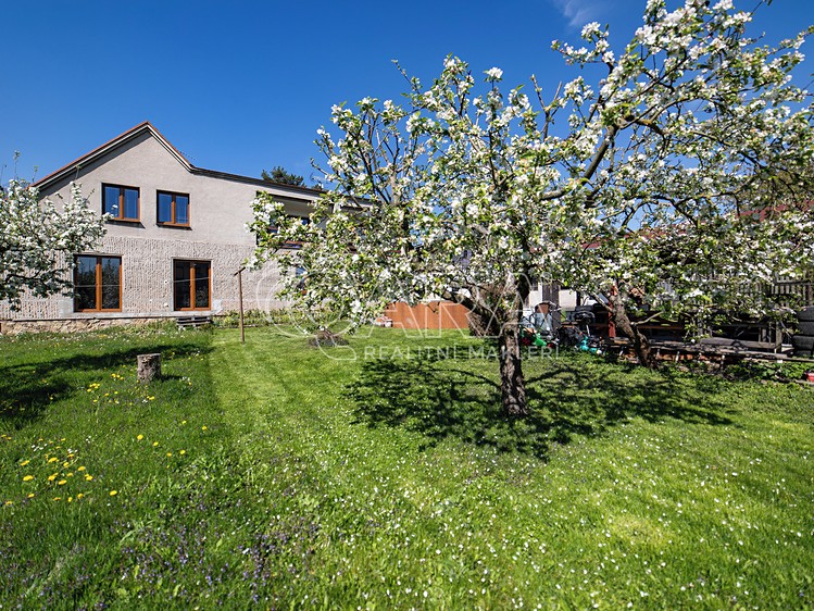 Prodej rodinného domu 290 m², pozemek 1 297 m² - foto 3