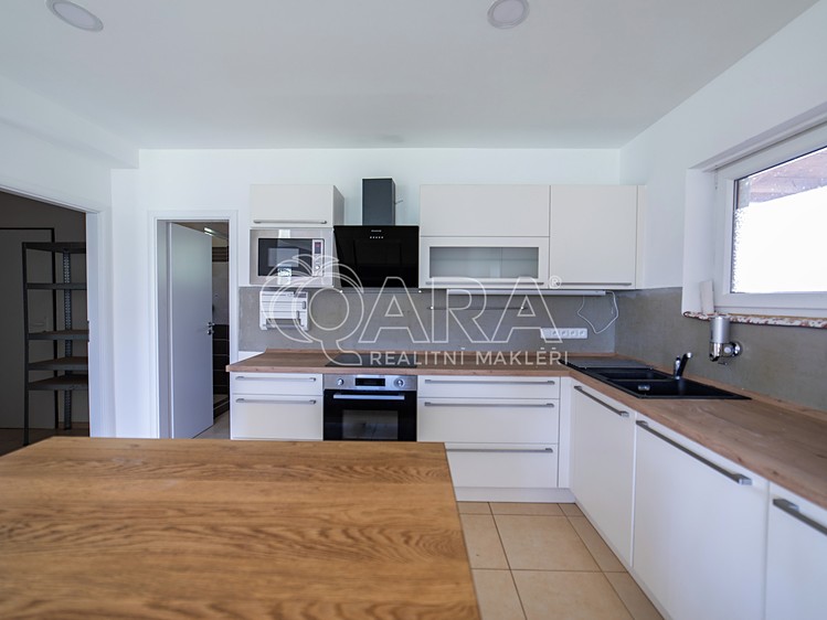 Prodej rodinného domu 290 m², pozemek 1 297 m² - foto 6
