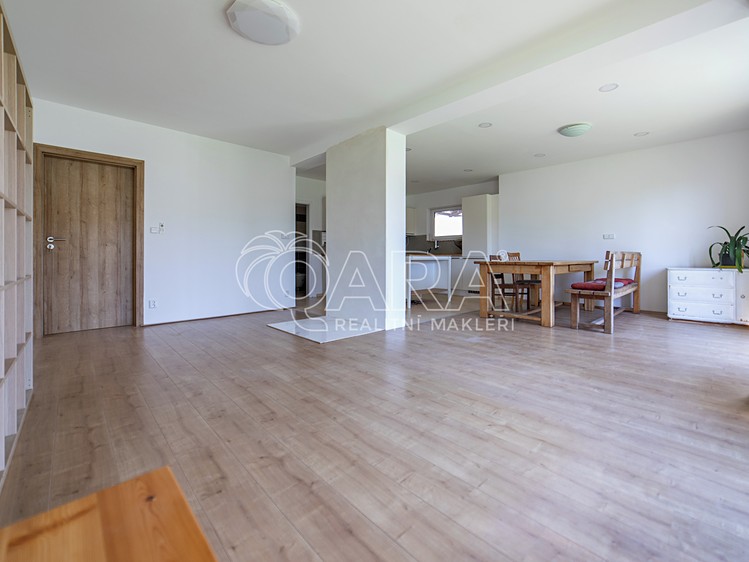 Prodej rodinného domu 290 m², pozemek 1 297 m² - foto 7