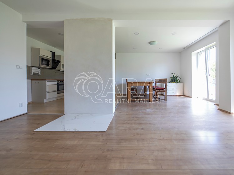 Prodej rodinného domu 290 m², pozemek 1 297 m² - foto 8