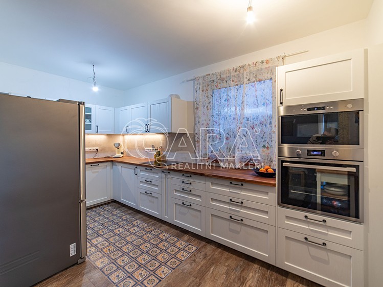 Prodej rodinného domu 105 m², pozemek 2 043 m² - foto 2