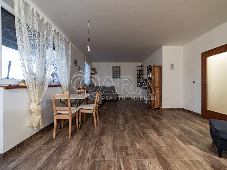 Prodej rodinného domu 105 m², pozemek 2 043 m² - foto 8