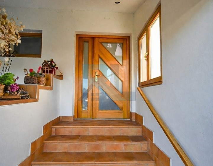Prodej rodinného domu 225 m², pozemek 864 m² - foto 3