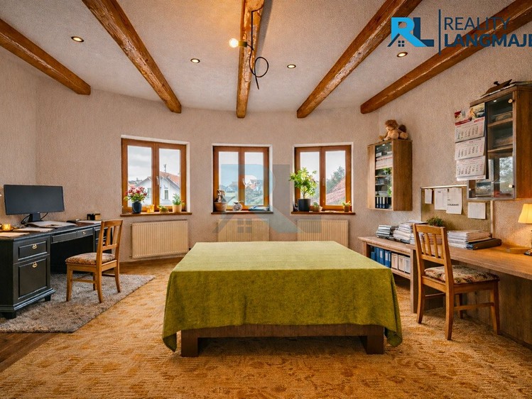 Prodej rodinného domu 225 m², pozemek 864 m² - foto 4