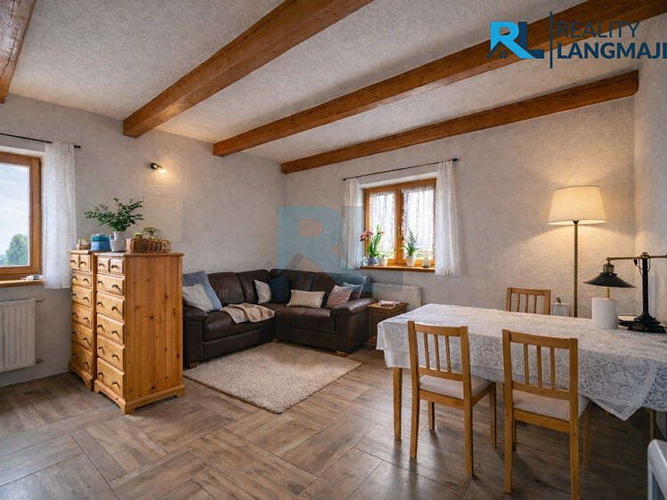 Prodej rodinného domu 225 m², pozemek 864 m² - foto 8