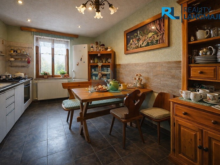 Prodej rodinného domu 225 m², pozemek 864 m² - foto 7