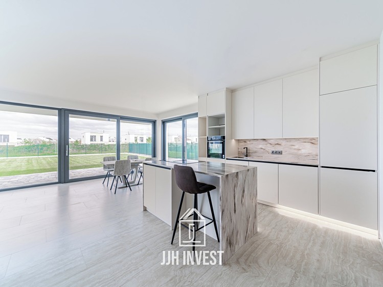 Prodej rodinného domu 190 m², pozemek 824 m² - foto 2