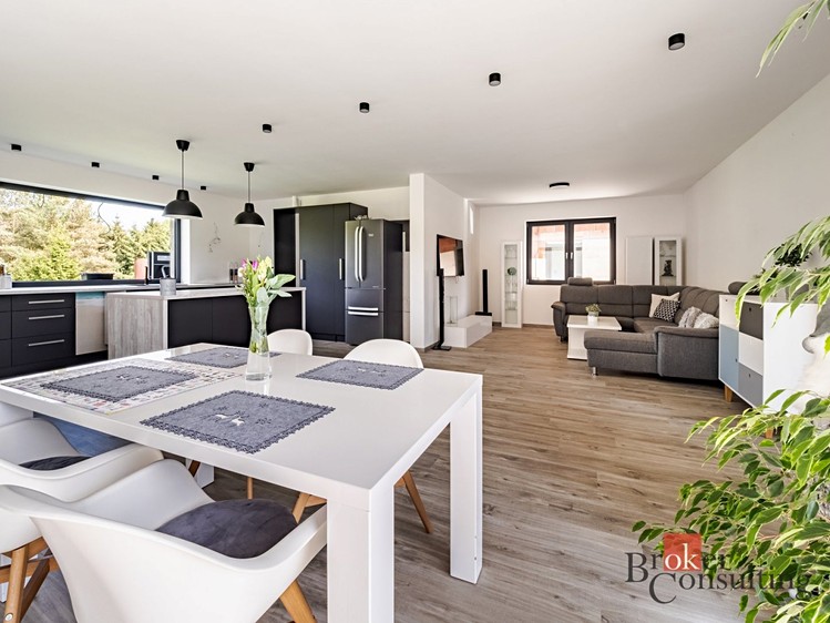 Prodej rodinného domu 351 m², pozemek 1 530 m² - foto 3