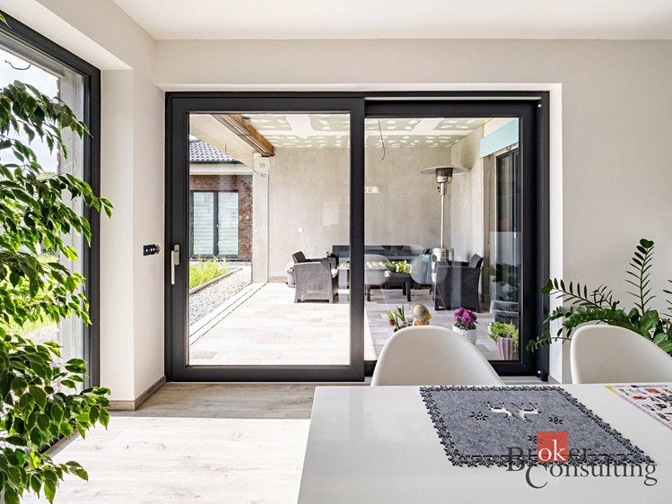 Prodej rodinného domu 351 m², pozemek 1 530 m² - foto 2