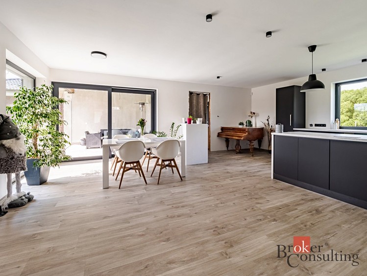 Prodej rodinného domu 351 m², pozemek 1 530 m² - foto 8