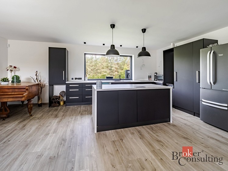 Prodej rodinného domu 351 m², pozemek 1 530 m² - foto 6