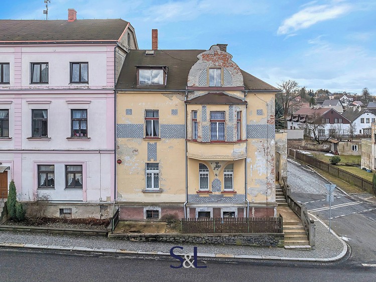 Prodej rodinného domu 197 m², pozemek 114 m² - foto 1
