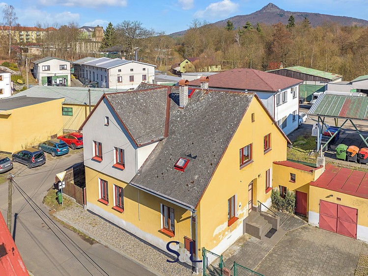 Prodej rodinného domu 176 m², pozemek 721 m² - foto 2