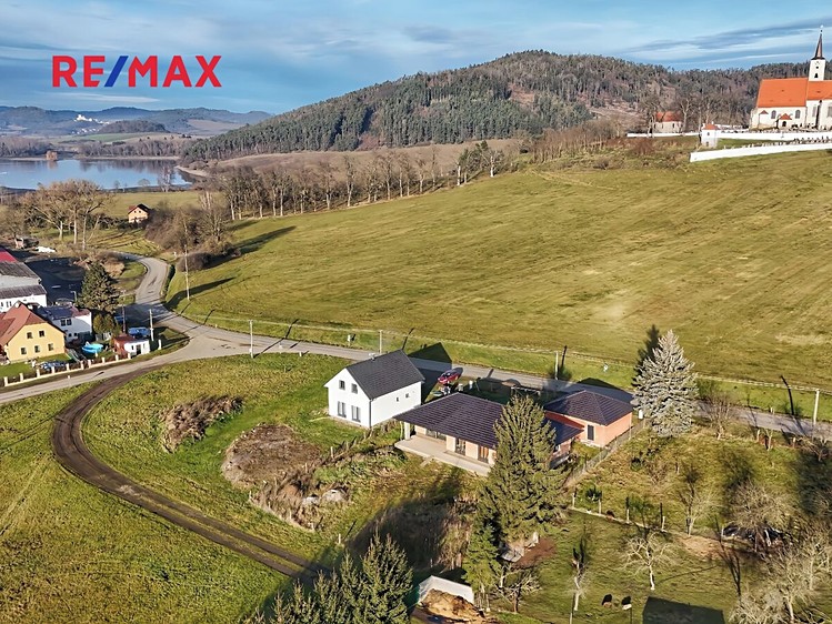 Prodej rodinného domu 139 m², pozemek 1 282 m² - foto 2