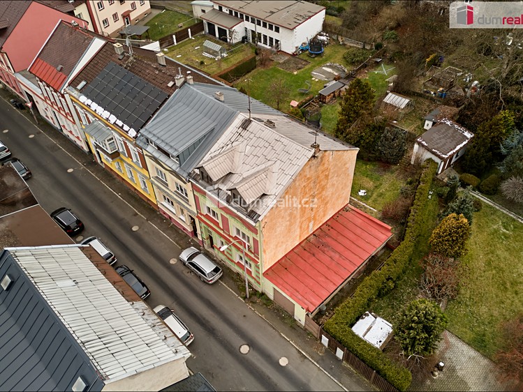 Prodej rodinného domu 270 m², pozemek 398 m² - foto 2