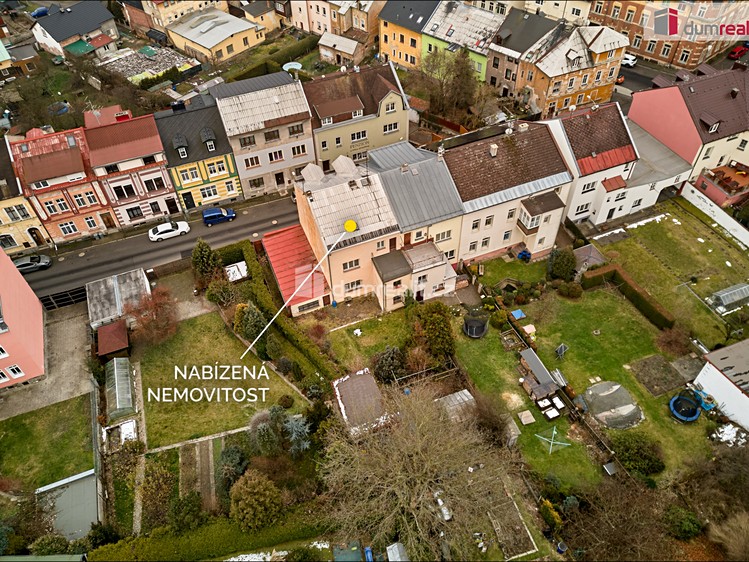 Prodej rodinného domu 270 m², pozemek 398 m² - foto 1