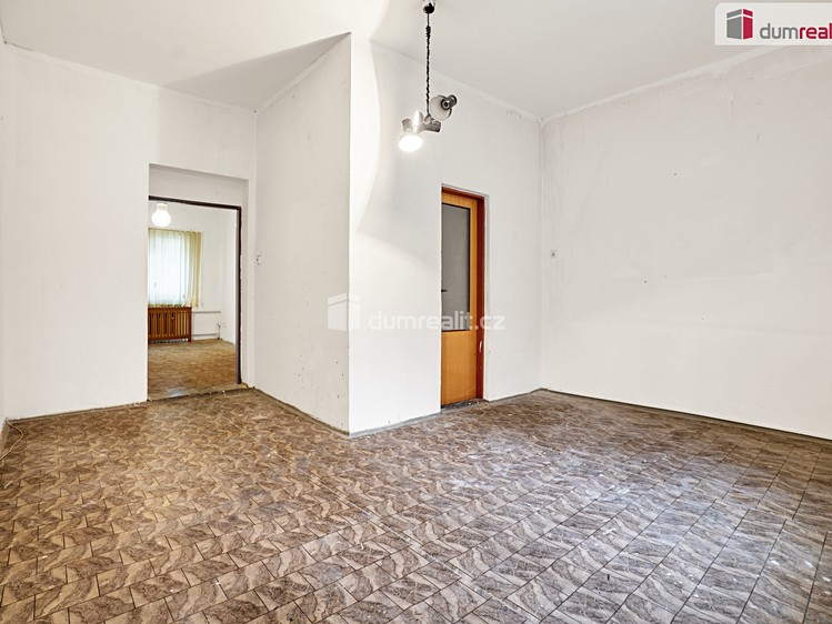 Prodej rodinného domu 270 m², pozemek 398 m² - foto 8