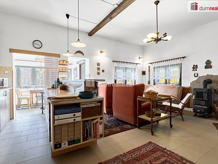 Prodej rodinného domu 250 m², pozemek 1 520 m² - foto 4