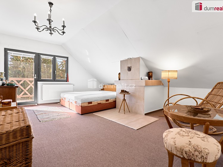 Prodej rodinného domu 250 m², pozemek 1 520 m² - foto 2