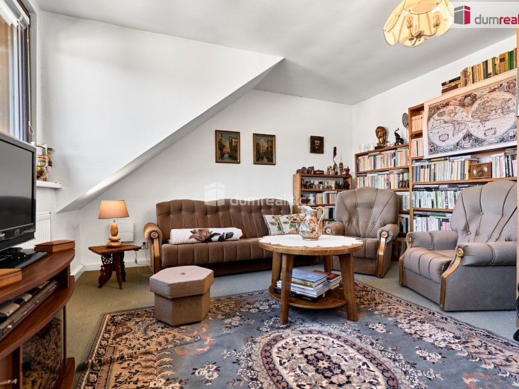 Prodej rodinného domu 250 m², pozemek 1 520 m² - foto 1