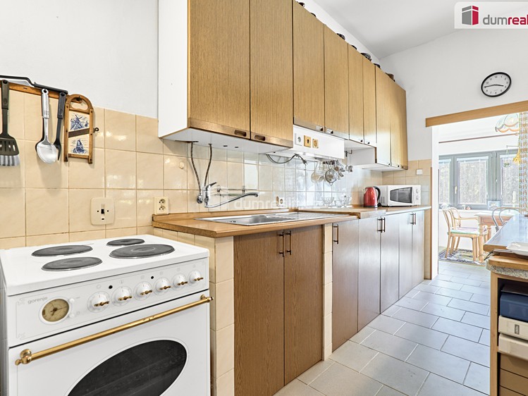 Prodej rodinného domu 250 m², pozemek 1 520 m² - foto 5