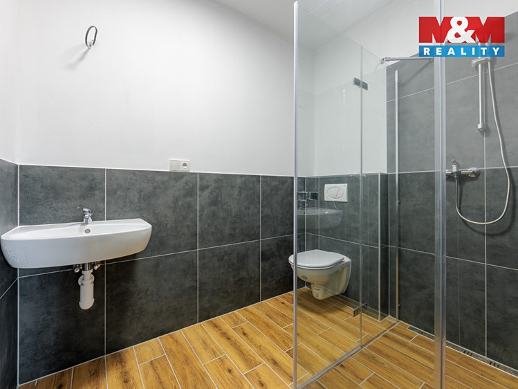Prodej  rodinného domu 182 m², pozemek 1 377 m² - foto 4