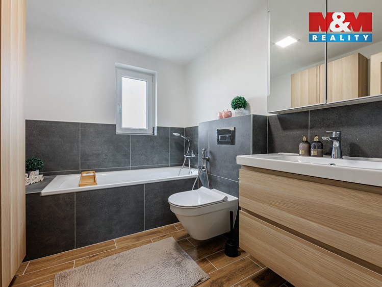 Prodej  rodinného domu 182 m², pozemek 1 377 m² - foto 3